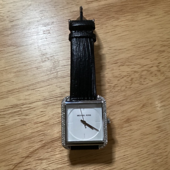 Michael Kors Lake Pave Silver-tone Embossed Leather Band Women’s Watch MK2583 - Picture 9 of 15